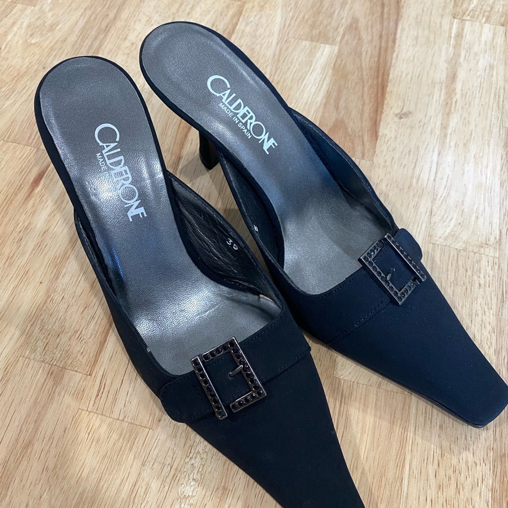 Vintage Calderone black kitten heel in new condition